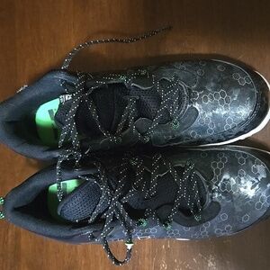 Mens size 8 baseball cleats